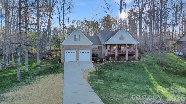 1520 Weatherwood Drive, Lincolnton, NC 28092