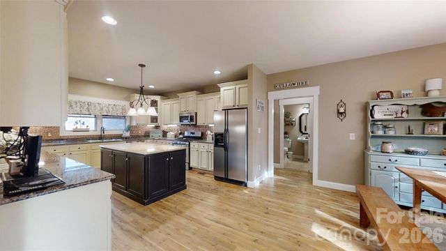 1520 Weatherwood Drive, Lincolnton, NC 28092