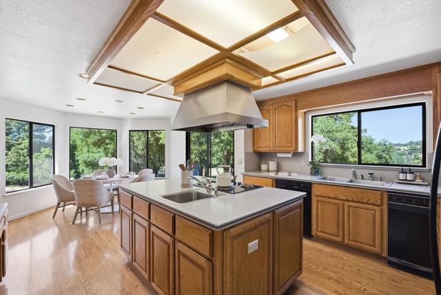 12390 Gigli Court, Los Altos Hills, CA 94022