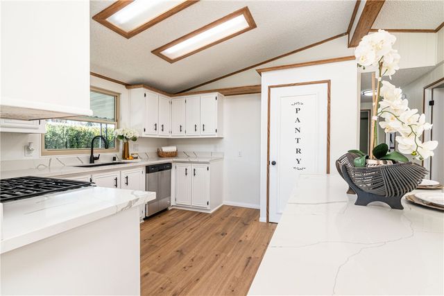 43560 Holder Avenue, Hemet, CA 92544