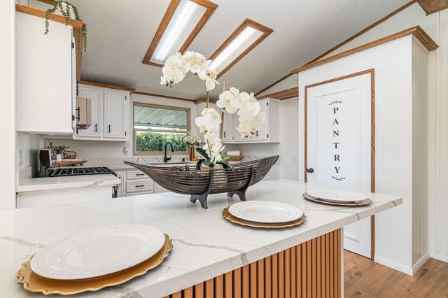 43560 Holder Avenue, Hemet, CA 92544