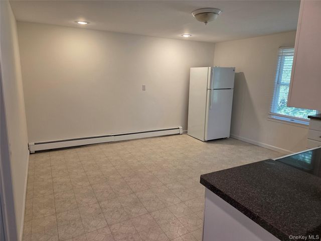 10 Irving Drive, Woodbury, NY 11797