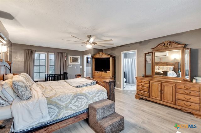 111 Glenmore Street, Victoria, TX 77904