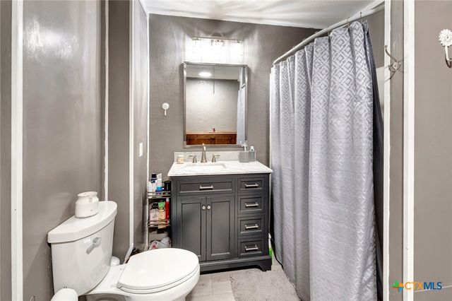 111 Glenmore Street, Victoria, TX 77904