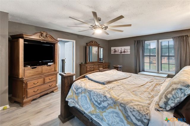 111 Glenmore Street, Victoria, TX 77904