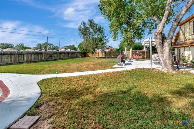 111 Glenmore Street, Victoria, TX 77904