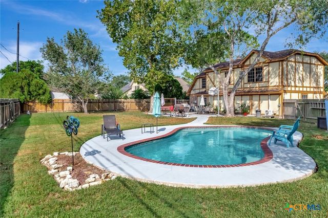 111 Glenmore Street, Victoria, TX 77904