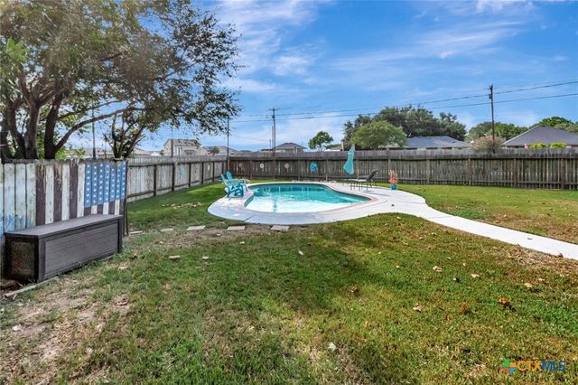 111 Glenmore Street, Victoria, TX 77904