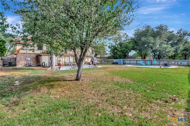 111 Glenmore Street, Victoria, TX 77904