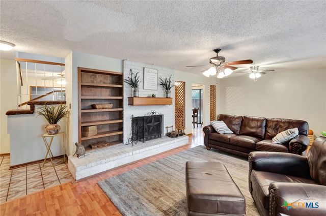 111 Glenmore Street, Victoria, TX 77904