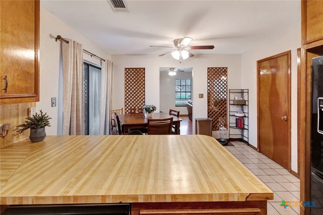 111 Glenmore Street, Victoria, TX 77904