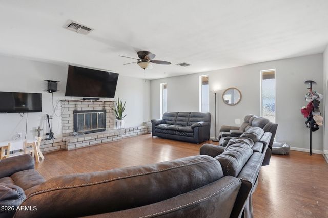 7330 W ANGELA Drive, Glendale, AZ 85308