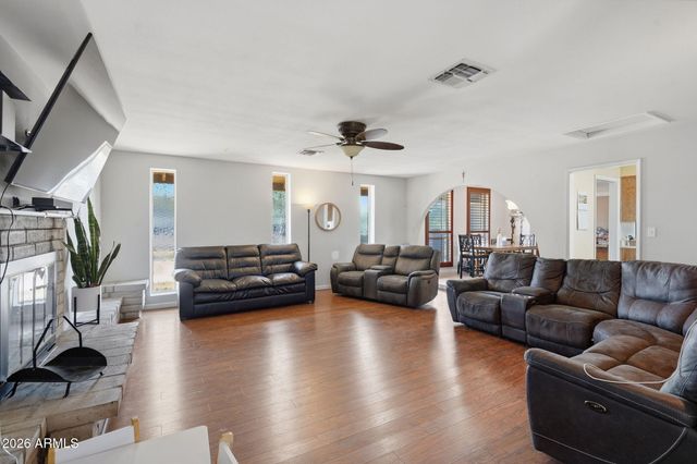 7330 W ANGELA Drive, Glendale, AZ 85308