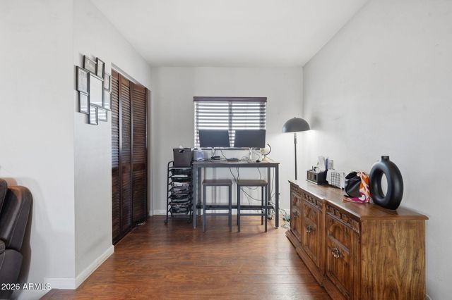 7330 W ANGELA Drive, Glendale, AZ 85308