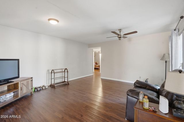 7330 W ANGELA Drive, Glendale, AZ 85308