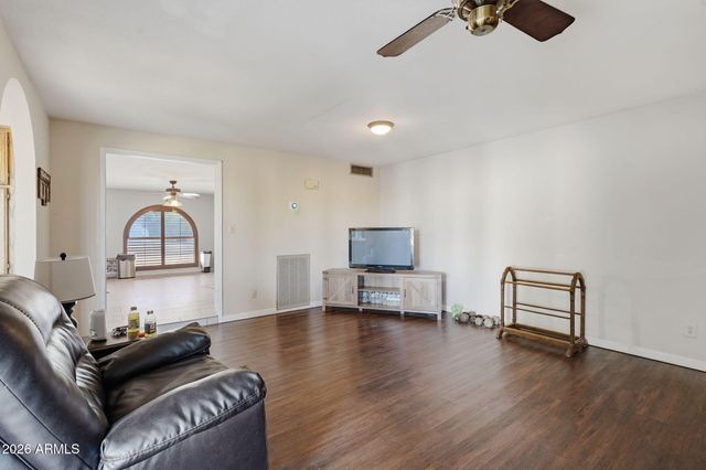 7330 W ANGELA Drive, Glendale, AZ 85308