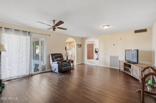 7330 W ANGELA Drive, Glendale, AZ 85308