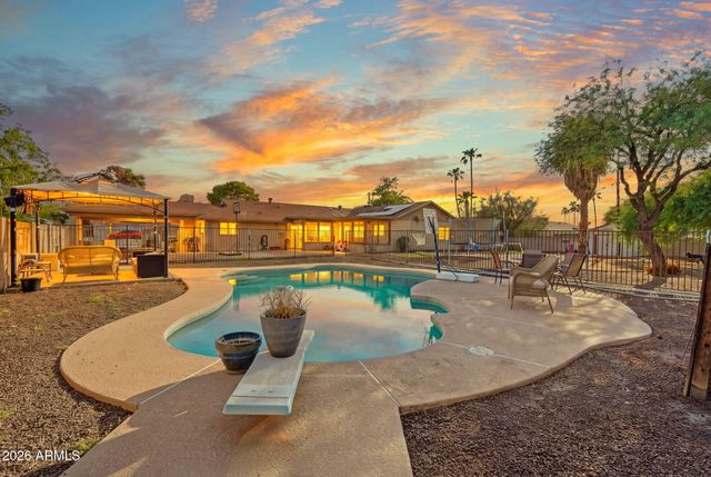 7330 W ANGELA Drive, Glendale, AZ 85308