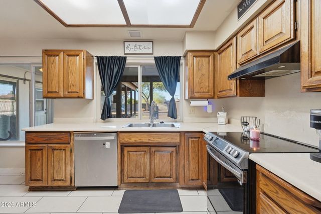 7330 W ANGELA Drive, Glendale, AZ 85308