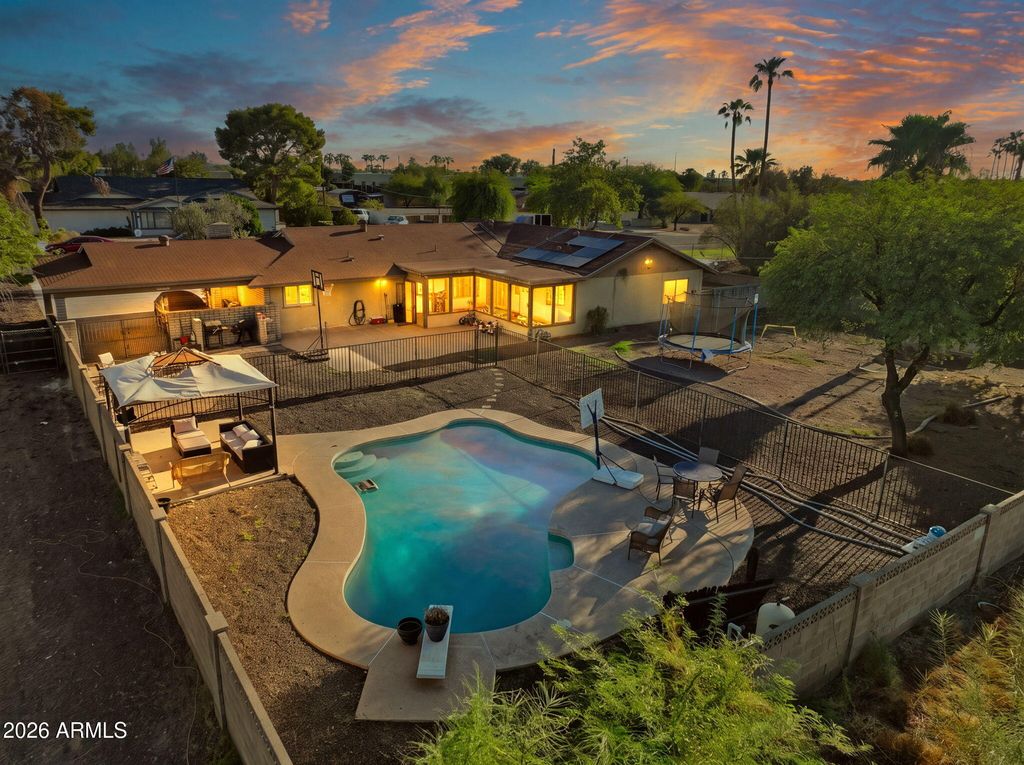 7330 W ANGELA Drive, Glendale, AZ 85308 — photo 2