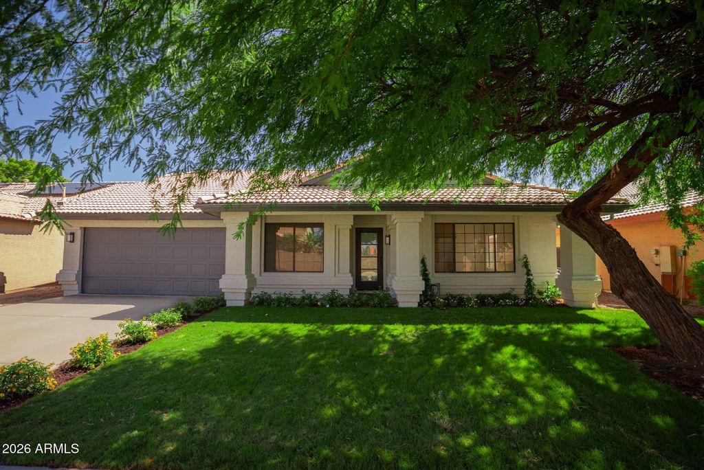 213 S GOLDEN KEY Drive, Gilbert, AZ 85233 — exterior
