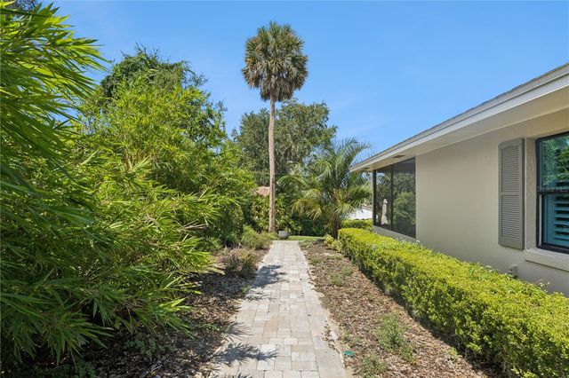 1325 OVERLOOK DRIVE, Mount Dora, FL 32757