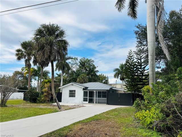 48 W North Shore AVE, North Fort Myers, FL 33903