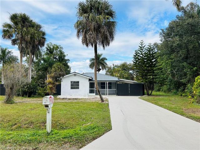 48 W North Shore AVE, North Fort Myers, FL 33903