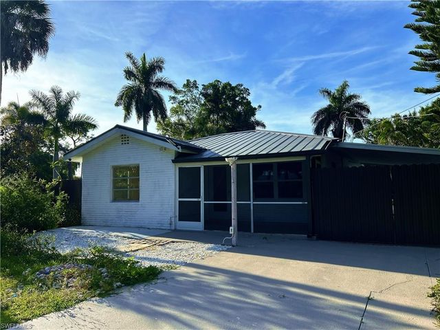 48 W North Shore AVE, North Fort Myers, FL 33903