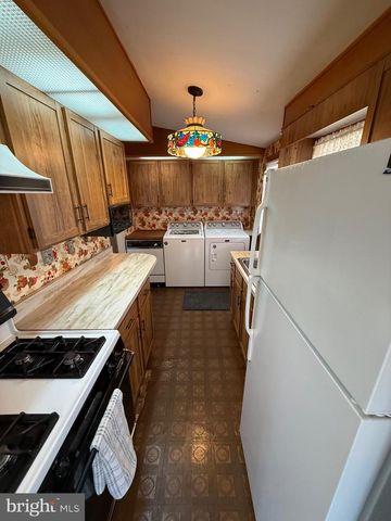 1208 MONTGOMERY DR, Glen Burnie, MD 21061