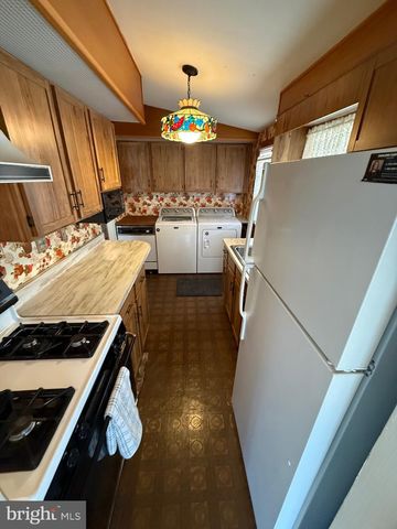 1208 MONTGOMERY DR, Glen Burnie, MD 21061