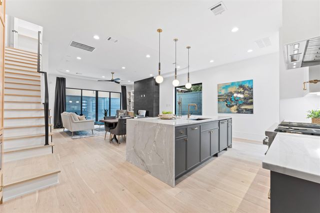 5306 Gibson St, Houston, TX 77007