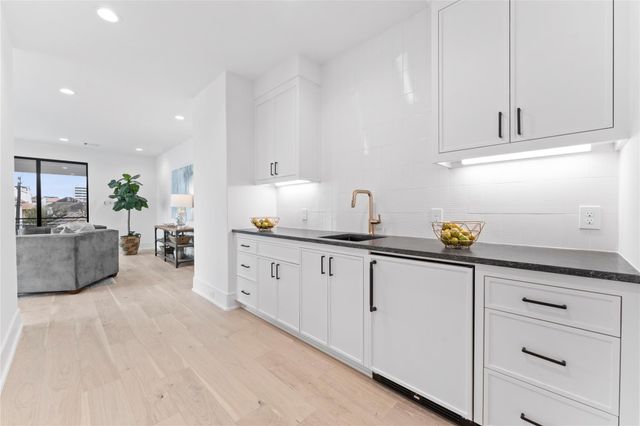 5306 Gibson St, Houston, TX 77007