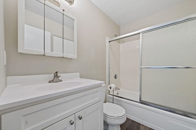 51 Cottonwood Dr 90-2, Stoughton, MA 02072