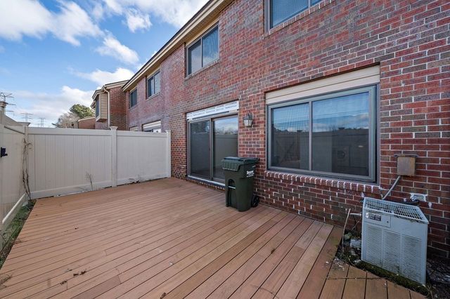 51 Cottonwood Dr 90-2, Stoughton, MA 02072