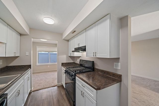 51 Cottonwood Dr 90-2, Stoughton, MA 02072
