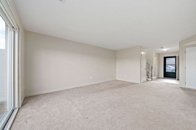 51 Cottonwood Dr 90-2, Stoughton, MA 02072