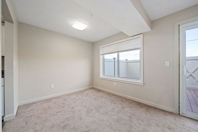 51 Cottonwood Dr 90-2, Stoughton, MA 02072