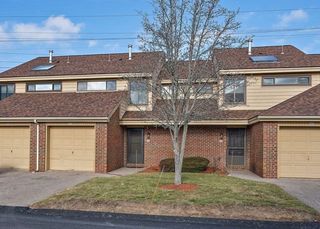 51 Cottonwood Dr 90-2, Stoughton, MA 02072