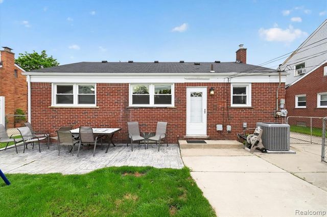 6601 Elizabeth Street, Garden City, MI 48135