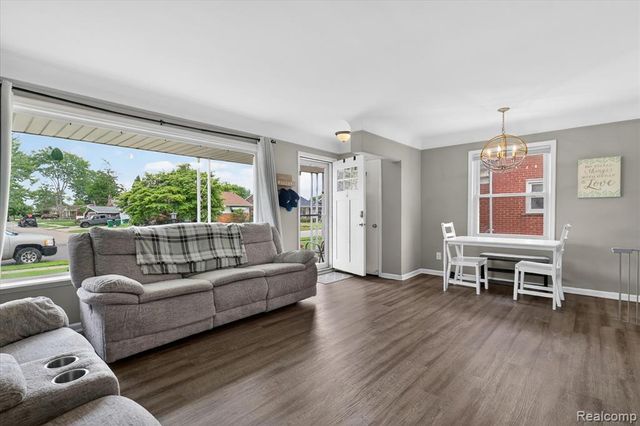 6601 Elizabeth Street, Garden City, MI 48135