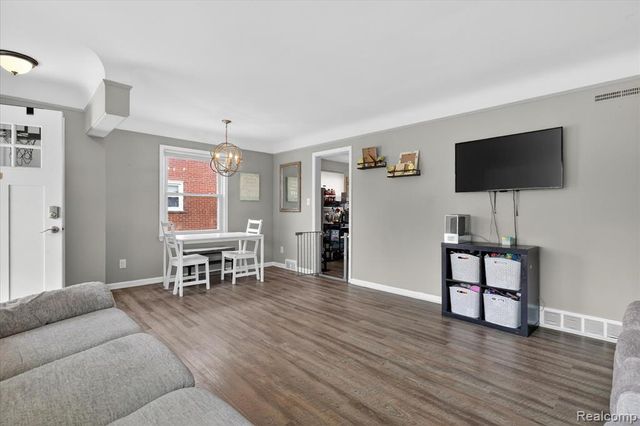 6601 Elizabeth Street, Garden City, MI 48135