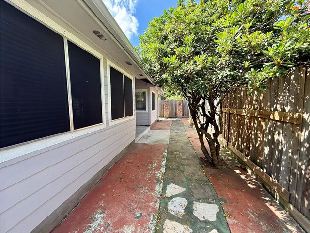 4122 Meadowgold Lane, Houston, TX 77345