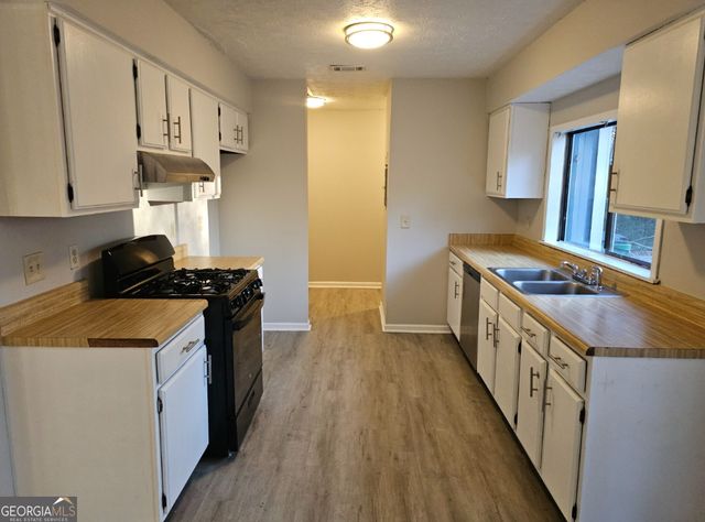 8147 Flamingo Drive, Jonesboro, GA 30238