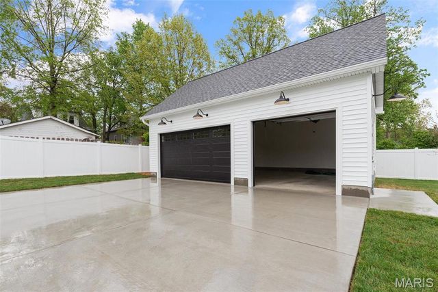 5 Hillard Road, Glendale, MO 63122