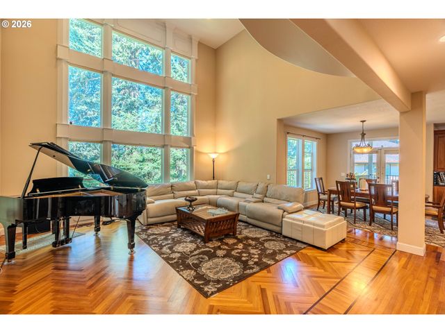 13743 Se CLAREMONT St, Happy Valley, OR 97086