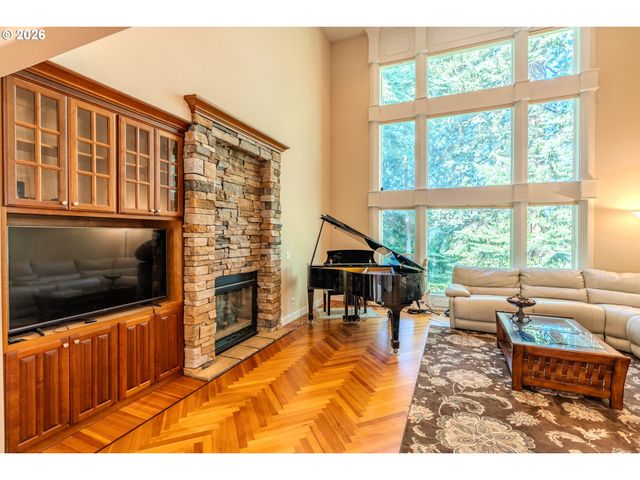 13743 Se CLAREMONT St, Happy Valley, OR 97086