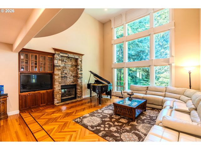 13743 Se CLAREMONT St, Happy Valley, OR 97086