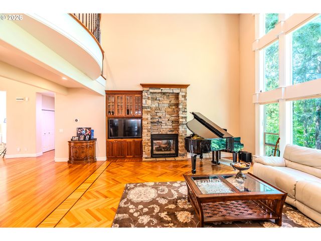 13743 Se CLAREMONT St, Happy Valley, OR 97086