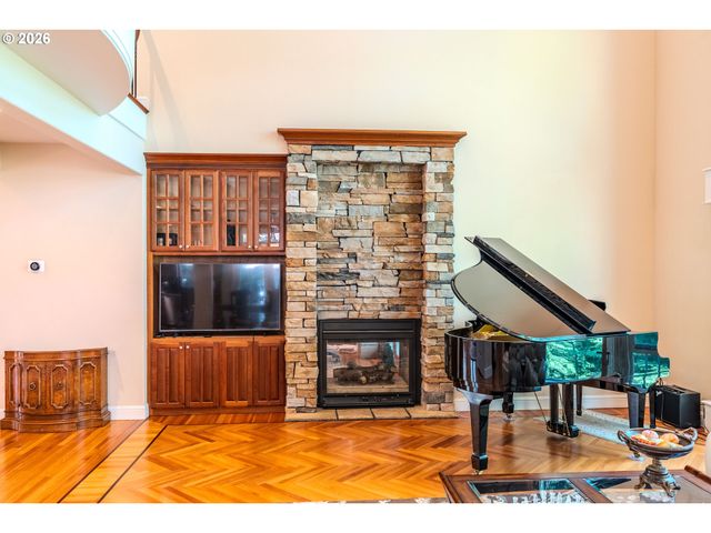 13743 Se CLAREMONT St, Happy Valley, OR 97086